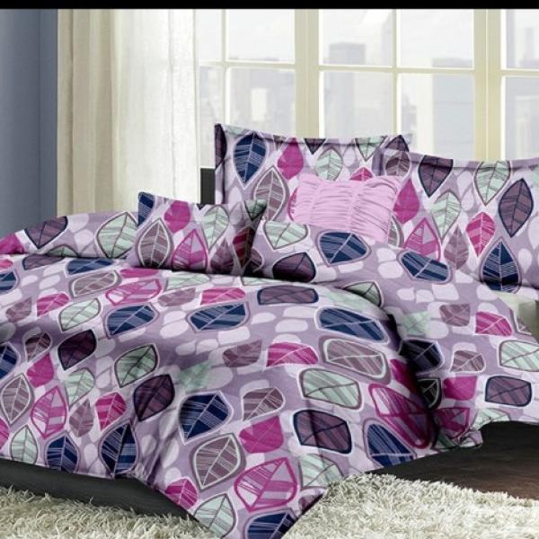 Double Bed Bedsheet with 2 Pillow Covers (Leaf Print Design)